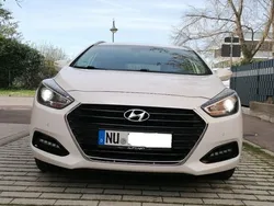 Weiß Gebraucht 2015 Hyundai i40 Trend Kombi | 10.900 € (Teuer)