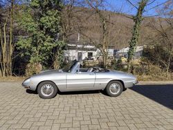 Silber Gebraucht 1968 Alfa Romeo Spider Cabrio | 43.963 €