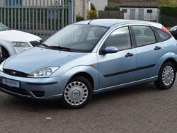 Blau Gebraucht 2004 Ford Focus Trend Limousine | 990 € (Guter Preis)