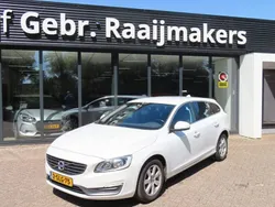 Weiß Gebraucht 2013 Volvo V60 Momentum Kombi | 5.400 € (Fairer Preis)