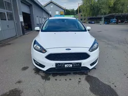 Weiß Gebraucht 2018 Ford Focus Cool & Connect Limousine | 5.800 € (Superpreis)