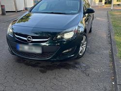 Grün Gebraucht 2014 Opel Astra Kombi | 3.199 € (Guter Preis)