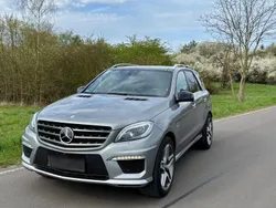 Grau Gebraucht 2013 Mercedes ML63 AMG AMG SUV | 25.000 € (Guter Preis)