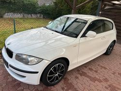 Weiß Gebraucht 2010 BMW 116 Kleinwagen | 4.500 € (Etwas zu teuer)
