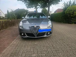 Grau Gebraucht 2014 Alfa Romeo Giulietta Turismo Kleinwagen | 7.699 € (Fairer Preis)