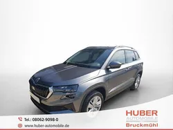 Graphitegrau (5x5x) Gebraucht 2024 Skoda Karoq Selection SUV | 30.190 € (Guter Preis)