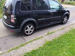 Schwarz Gebraucht 2010 VW Touran Cross Van / Kleinbus | 5.200 € (Guter Preis)