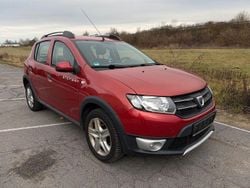 Rot Gebraucht 2014 Dacia Sandero Prestige Limousine | 3.900 € (Superpreis)