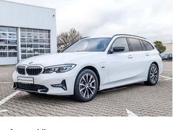 Weiß Gebraucht 2022 BMW 330e Shadowline Kombi | 30.350 € (Superpreis)