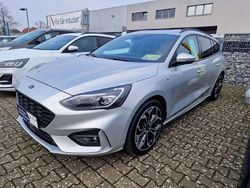 Silber Gebraucht 2020 Ford Focus ST-Line Limousine | 19.495 € (Fairer Preis)