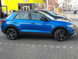Blau Gebraucht 2023 VW T-Roc SUV | 20.500 € (Guter Preis)