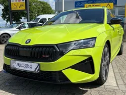 Grün Neu 2025 Skoda Octavia RS Kombi | 57.699 €