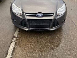 Grau Gebraucht 2014 Ford Focus Limousine | 3.699 € (Superpreis)