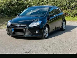 Schwarz Gebraucht 2011 Ford Focus Limousine | 6.000 € (Guter Preis)