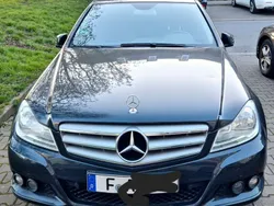 Schwarz Gebraucht 2012 Mercedes C200 Avantgarde Limousine | 11.000 € (Fairer Preis)