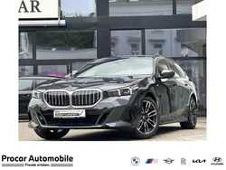 Grau Gebraucht 2024 BMW 520 M Sport Kombi | 52.390 € (Fairer Preis)