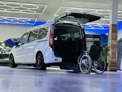 Weiß Gebraucht 2016 Ford Tourneo Van / Kleinbus | 29.800 €