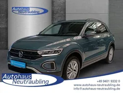 Blau Gebraucht 2024 VW T-Roc Life SUV | 21.680 € (Superpreis)