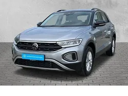 Pyrit silber metallic (metallic) Gebraucht 2023 VW T-Roc Life SUV | 26.477 € (Superpreis)