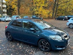 Blau Gebraucht 2007 Toyota Auris Limousine | 4.300 € (Etwas zu teuer)