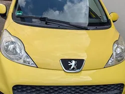 Gelb Gebraucht 2009 Peugeot 107 Kleinwagen | 1.800 € (Fairer Preis)