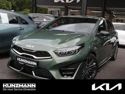 Experience green metallic Neu 2025 Kia Ceed GT GT-Line Limousine | 31.690 € (Fairer Preis)