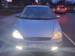 Beige Gebraucht 2000 Ford Focus Limousine | 1.299 € (Fairer Preis)