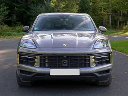 Grau Gebraucht 2024 Porsche Cayenne SUV | 129.000 €