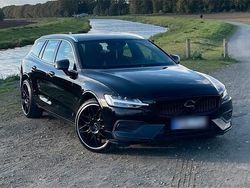 Schwarz Gebraucht 2021 Volvo V60 Momentum Kombi | 20.600 € (Superpreis)