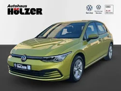 Gelb Gebraucht 2020 VW Golf VIII Life Limousine | 18.680 € (Fairer Preis)