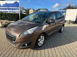 Braun Gebraucht 2015 Peugeot 5008 Style Van / Kleinbus | 5.490 € (Guter Preis)