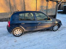 Blau Gebraucht 2002 Renault Clio II Kleinwagen | 1.150 € (Fairer Preis)