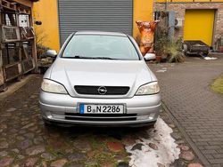 Silber Gebraucht 1998 Opel Astra Limousine | 1.500 €