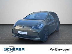 Dark olivine green metallic / schwarz (metallic) Gebraucht 2025 VW ID.3 Pro Kleinwagen | 33.770 € (Superpreis)