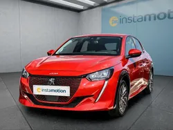 Rot Gebraucht 2021 Peugeot e-208 Kleinwagen | 16.499 €
