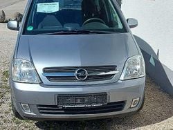 Grau Gebraucht 2004 Opel Meriva Van / Kleinbus | 2.700 €