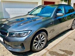 Grau Gebraucht 2021 BMW 318 M Sport Kombi | 19.690 € (Superpreis)
