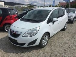 Weiß Gebraucht 2011 Opel Meriva Edition Van / Kleinbus | 5.400 € (Etwas zu teuer)