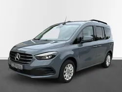 Grau Gebraucht 2022 Mercedes T180 Edition Van / Kleinbus | 25.990 € (Fairer Preis)
