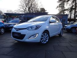 Weiß Gebraucht 2014 Hyundai i20 Trend Limousine | 9.490 € (Guter Preis)