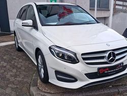 Weiß Gebraucht 2015 Mercedes B180 Van / Kleinbus | 13.990 € (Fairer Preis)