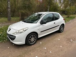 Weiß Gebraucht 2010 Peugeot 206+ Kleinwagen | 650 €