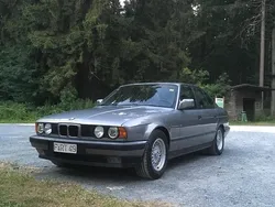 Grau Gebraucht 1992 BMW 525 Basis Limousine | 6.500 €