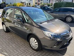 Grau Gebraucht 2014 Opel Zafira Tourer Active Van / Kleinbus | 6.100 € (Guter Preis)