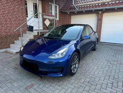 Blau Gebraucht 2022 Tesla Model 3 Standard Range Limousine | 27.290 €