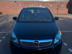 Schwarz Gebraucht 2011 Opel Zafira Family Van / Kleinbus | 5.500 € (Etwas zu teuer)