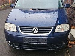 Blau Gebraucht 2004 VW Touran Basis Van / Kleinbus | 1.700 € (Fairer Preis)