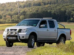 Silber Gebraucht 2006 Nissan Navara Abholung | 12.999 €