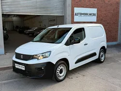 Weiß Gebraucht 2023 Peugeot Partner Premium Van / Kleinbus | 15.999 € (Fairer Preis)