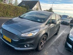 Grau Gebraucht 2017 Ford S-MAX Titanium Van / Kleinbus | 8.000 € (Superpreis)
